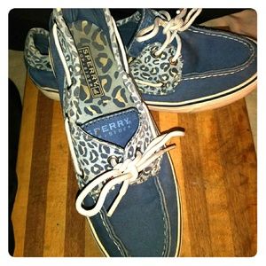 Blue & white cheetah print "SPERRY Top-Sider"